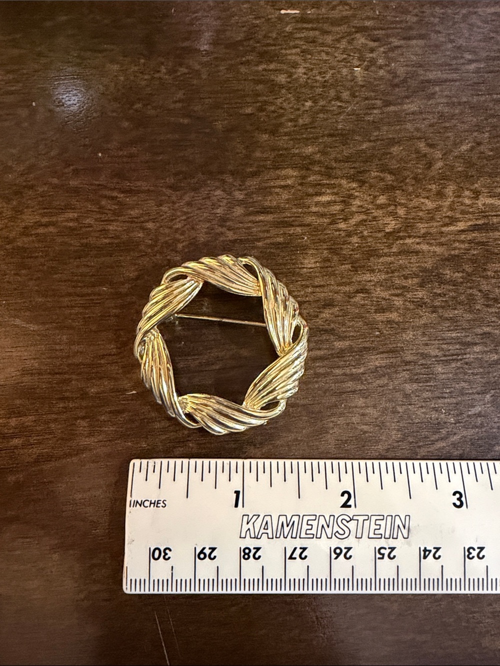 Gold-Tone Wreath Circle Brooch Pin - Elegant Women’s Jewelry